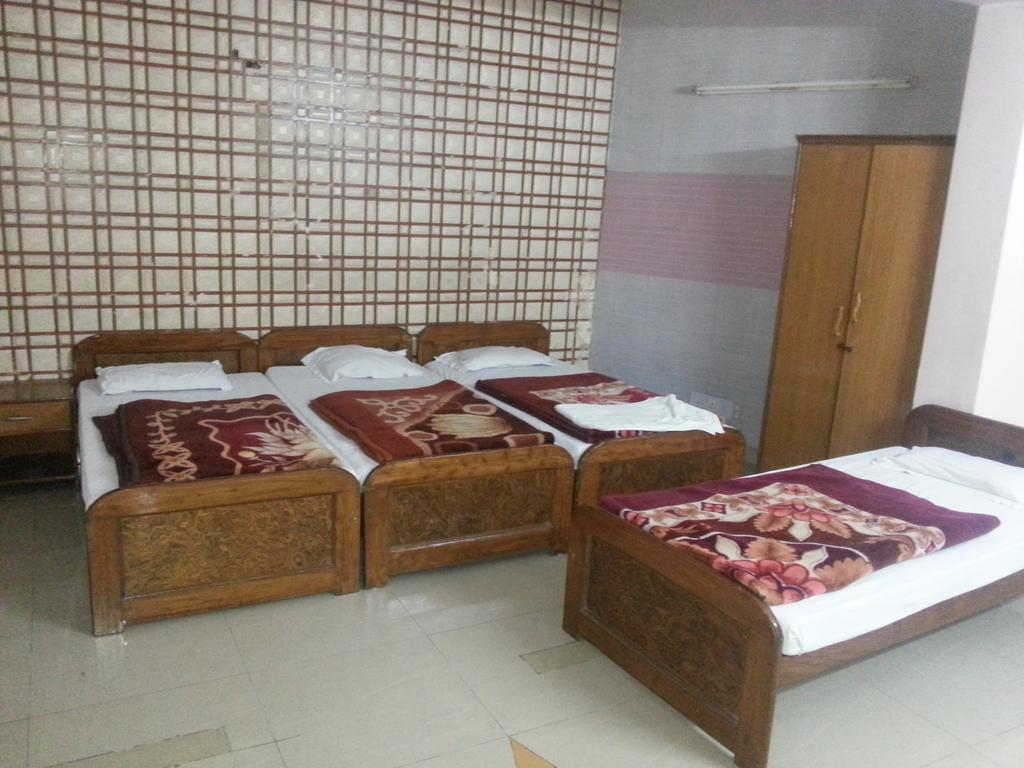 Hotel Royale Paradise Ноида Стая снимка